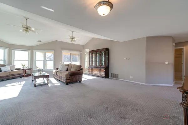 $389,900 | 76 Willow Parkway, Buffalo Grove, IL 60089