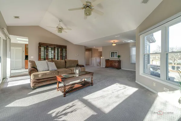 $389,900 | 76 Willow Parkway, Buffalo Grove, IL 60089