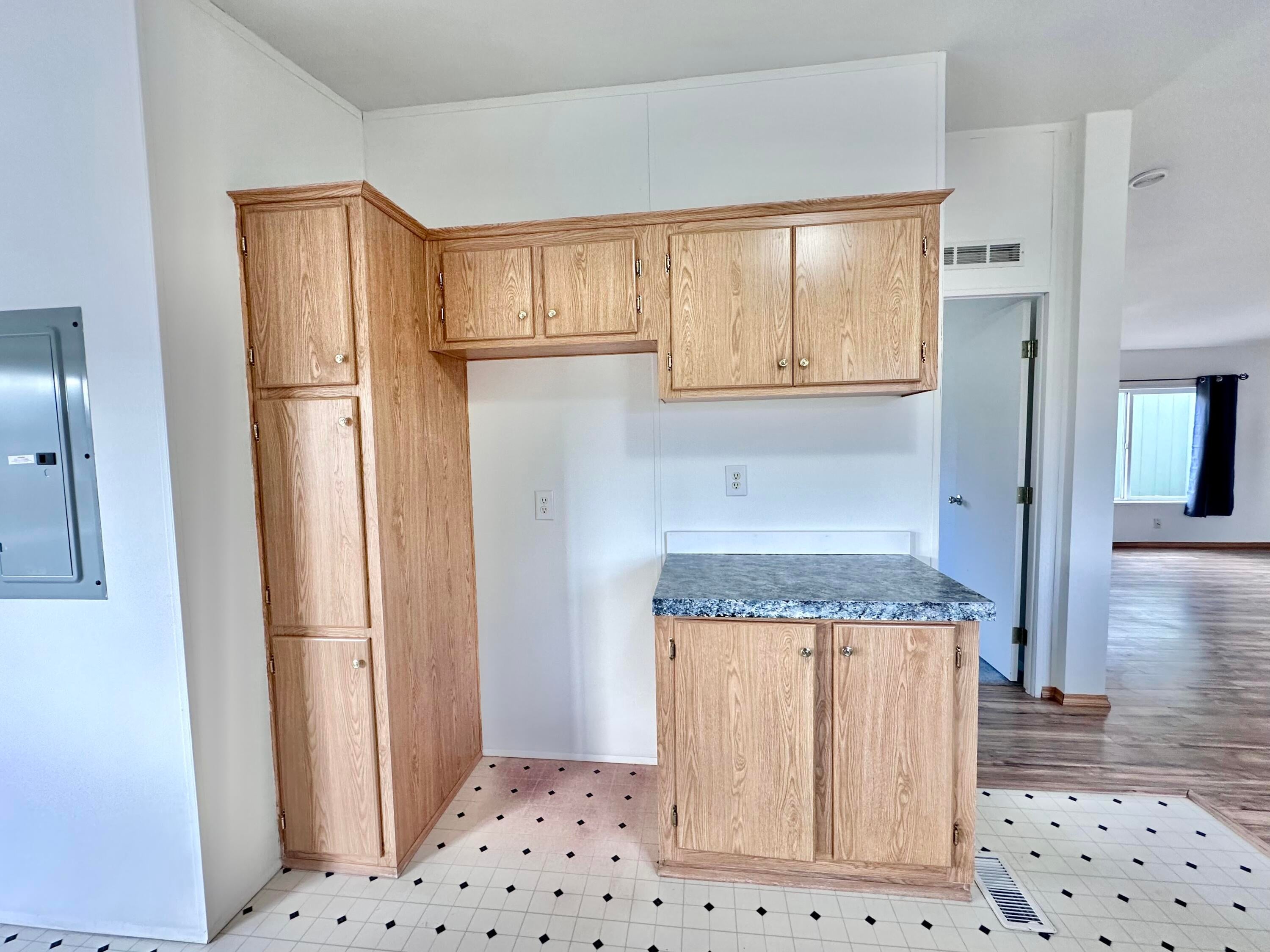 2832 Southwest 25th Street Redmond, OR 97756 - Photo 7 of 29 IMG_1662