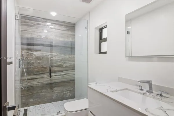 $998,000 | 19494 Northwest 61st Avenue, Hialeah, FL 33015