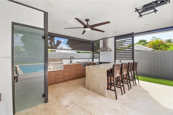 $998,000 | 19494 Northwest 61st Avenue, Hialeah, FL 33015