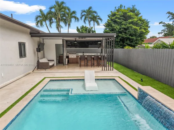 $998,000 | 19494 Northwest 61st Avenue, Hialeah, FL 33015