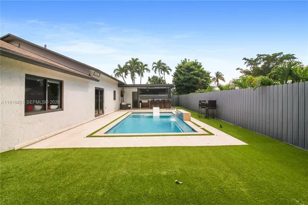 $998,000 | 19494 Northwest 61st Avenue, Hialeah, FL 33015