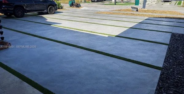 $998,000 | 19494 Northwest 61st Avenue, Hialeah, FL 33015