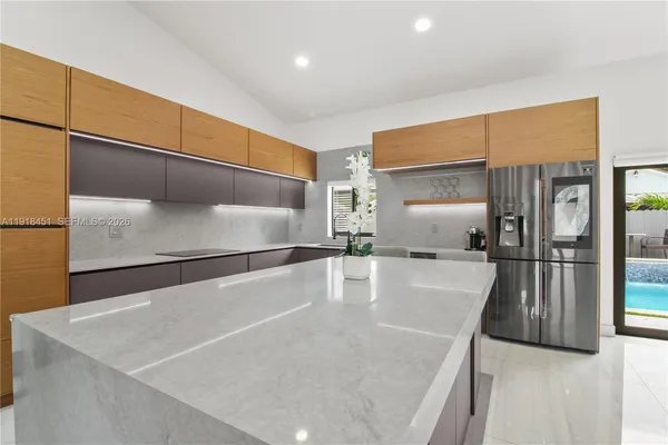 $998,000 | 19494 Northwest 61st Avenue, Hialeah, FL 33015