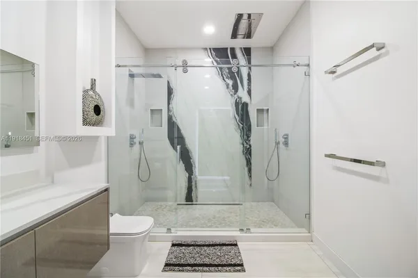 $998,000 | 19494 Northwest 61st Avenue, Hialeah, FL 33015