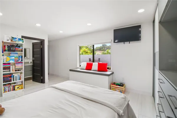$998,000 | 19494 Northwest 61st Avenue, Hialeah, FL 33015