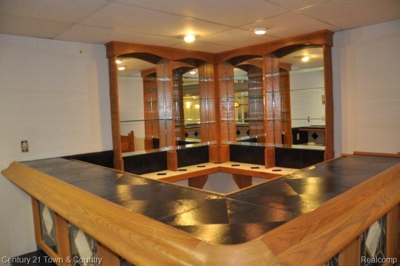 3067 Sunbury Court Rochester, MI 48309 - Photo 24 of 25 Bar in Basement