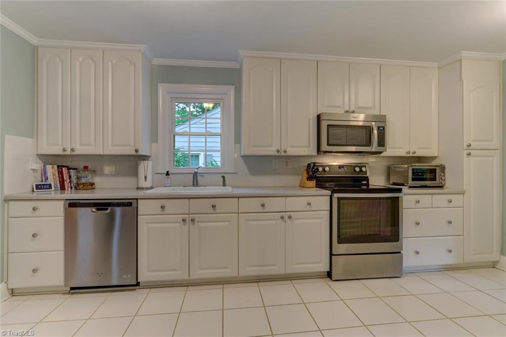 1907 Independence Road Greensboro, NC 27408 - Photo 7 of 30 Gallery Image 7