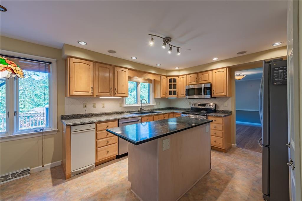 228 Adams Court Apollo, PA 15613 - Photo 2 of 24 Gallery Image 2
