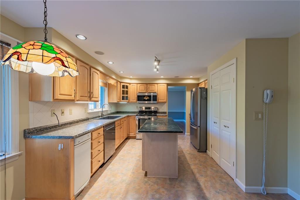 228 Adams Court Apollo, PA 15613 - Photo 4 of 24 Gallery Image 4