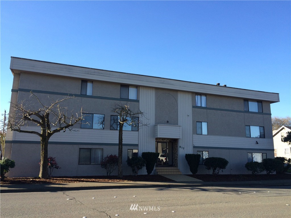 817 North 4th Street Renton, WA 98057 - Photo 1 of 7 a front view of a house with parking space