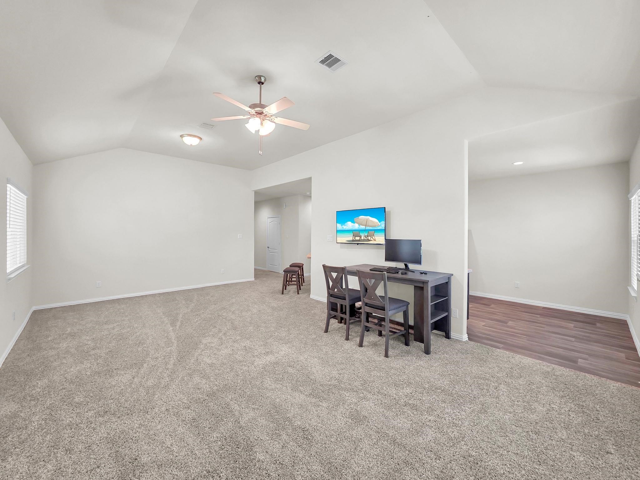 398 Shoreview Drive Conroe, TX 77303 - Photo 8 of 33