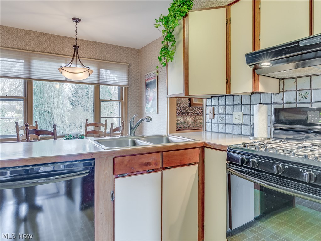 3111 Mayfield Road Silver Lake, OH 44224 - Photo 14 of 34 Kitchen