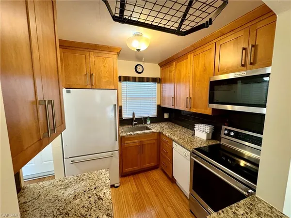 $1,600 | 225 Turtle Lake Court, Unit 306, Naples, FL 34105