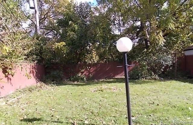 9230 Rutherford Street Detroit, MI 48228 - Photo 3 of 14 DSCN3194.JPG