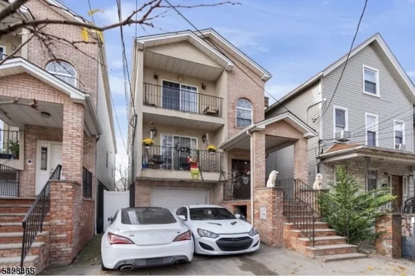 $2,600 | 244 Clark Place, Unit 2, Elizabeth Port, NJ 07206