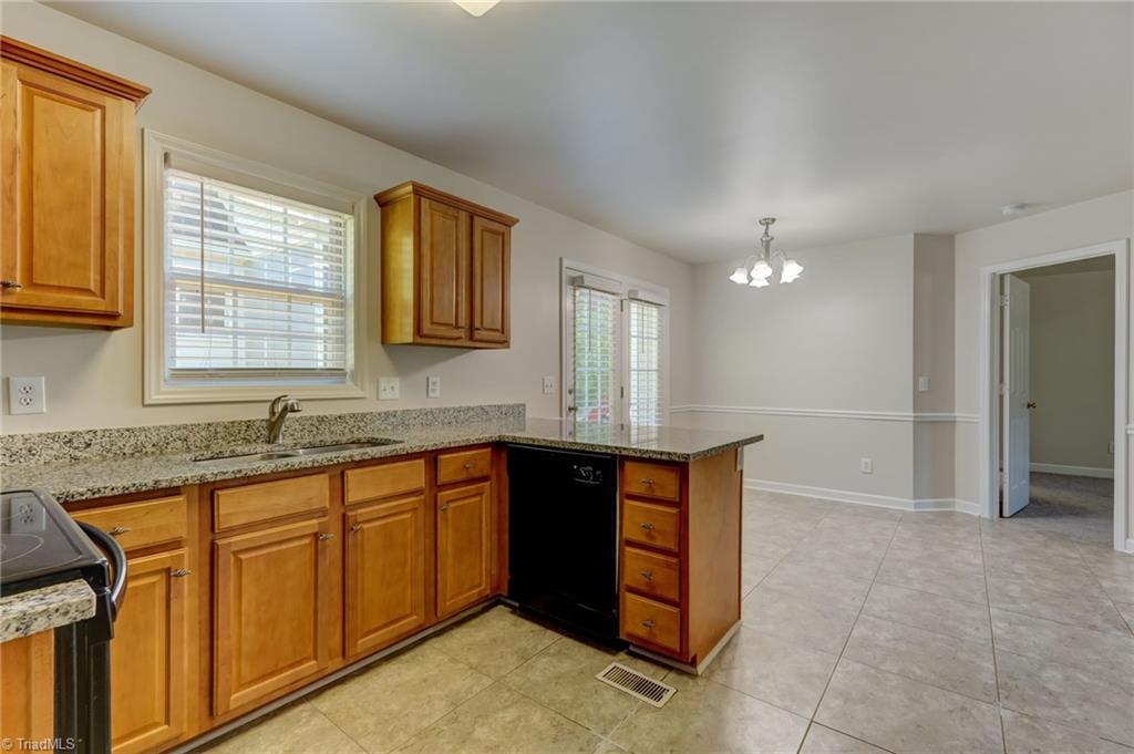 1608 Bridgeport Terrace High Point, NC 27265 - Photo 13 of 28 Kitchen