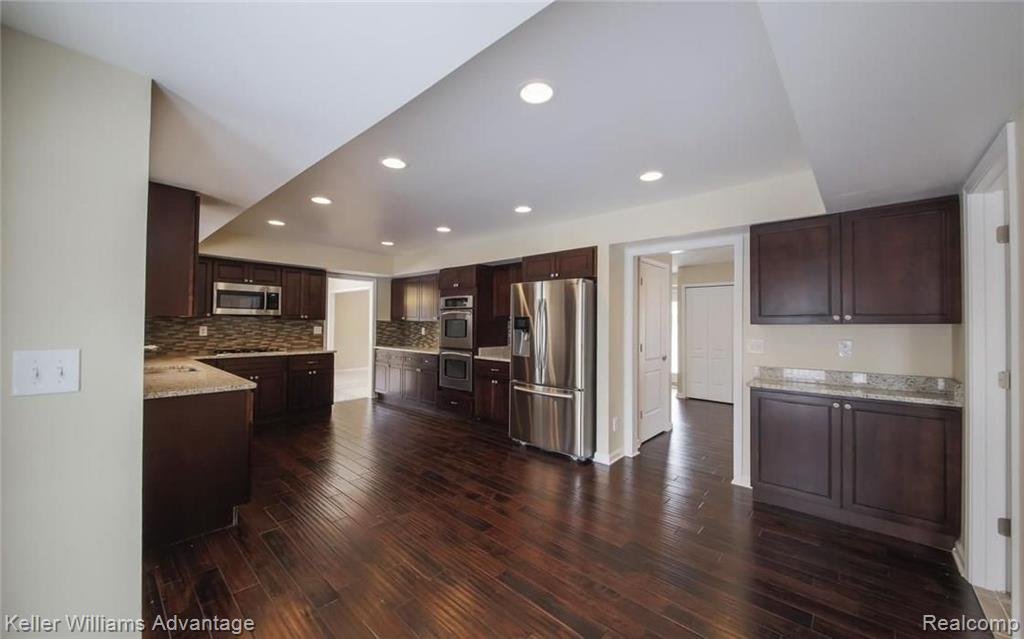 36932 Fox Run Farmington Hills, MI 48331 - Photo 19 of 37