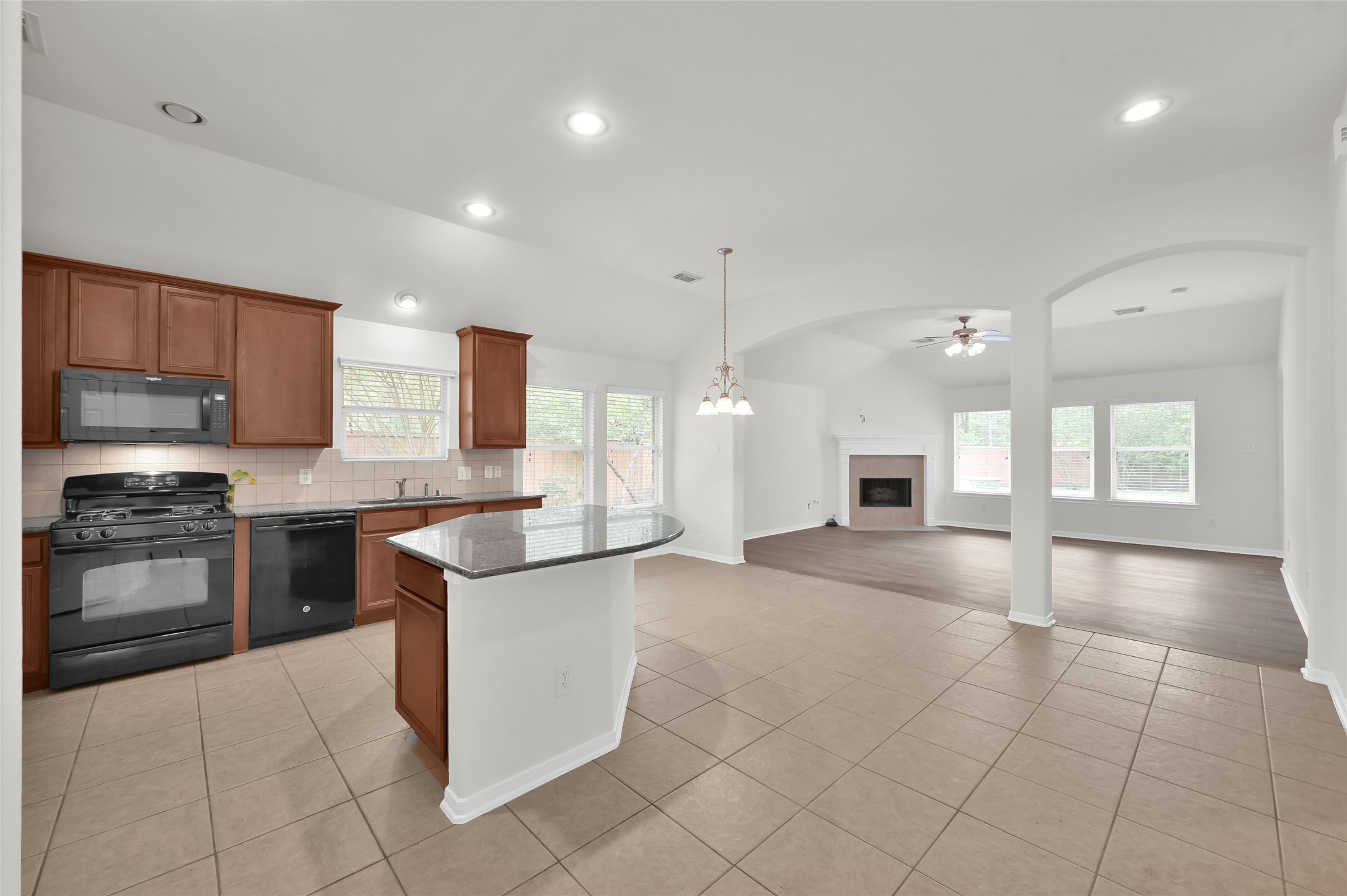 10 Barker Ridge Court Spring, TX 77382 - Photo 6 of 30
