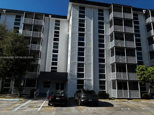 $1,650 | 16950 West Dixie Highway, Unit 628, North Miami Beach, FL 33160