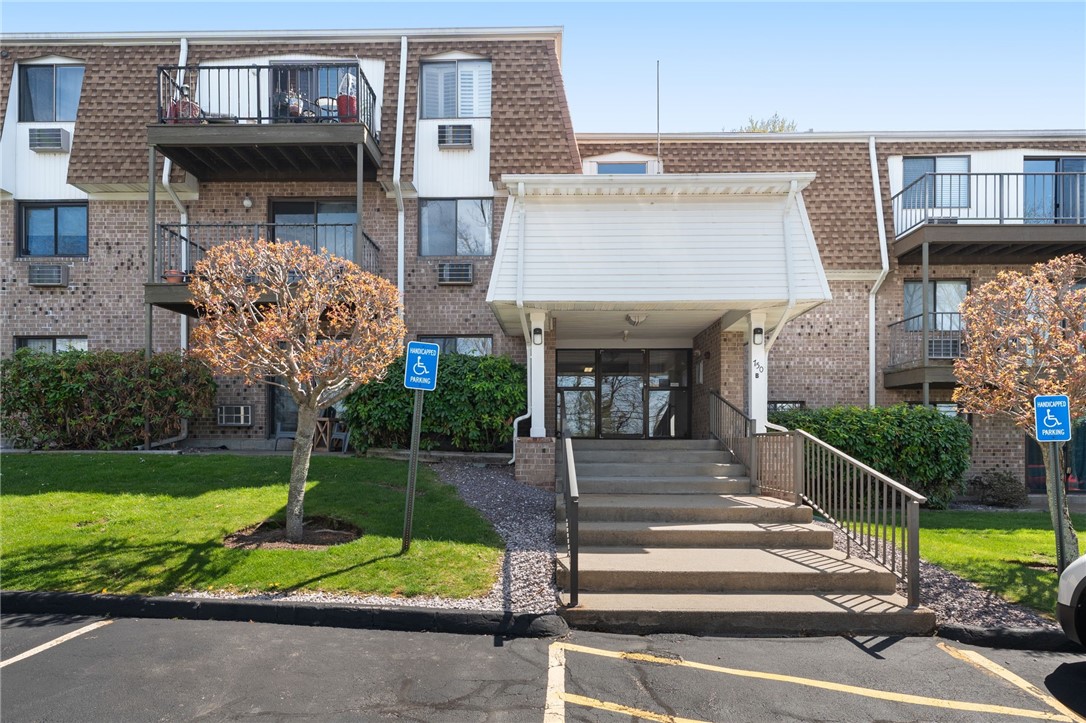 752 Quaker Lane, Unit B108 Warwick, RI 02818 - Photo 2 of 32