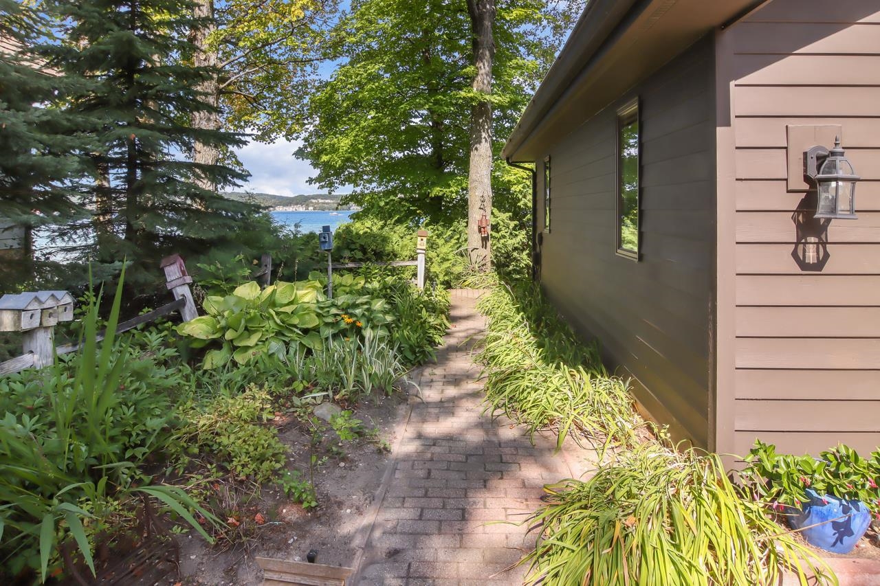 644 South Stony Point Road Suttons Bay, MI 49682 - Photo 64 of 79 1915495-63.JPG