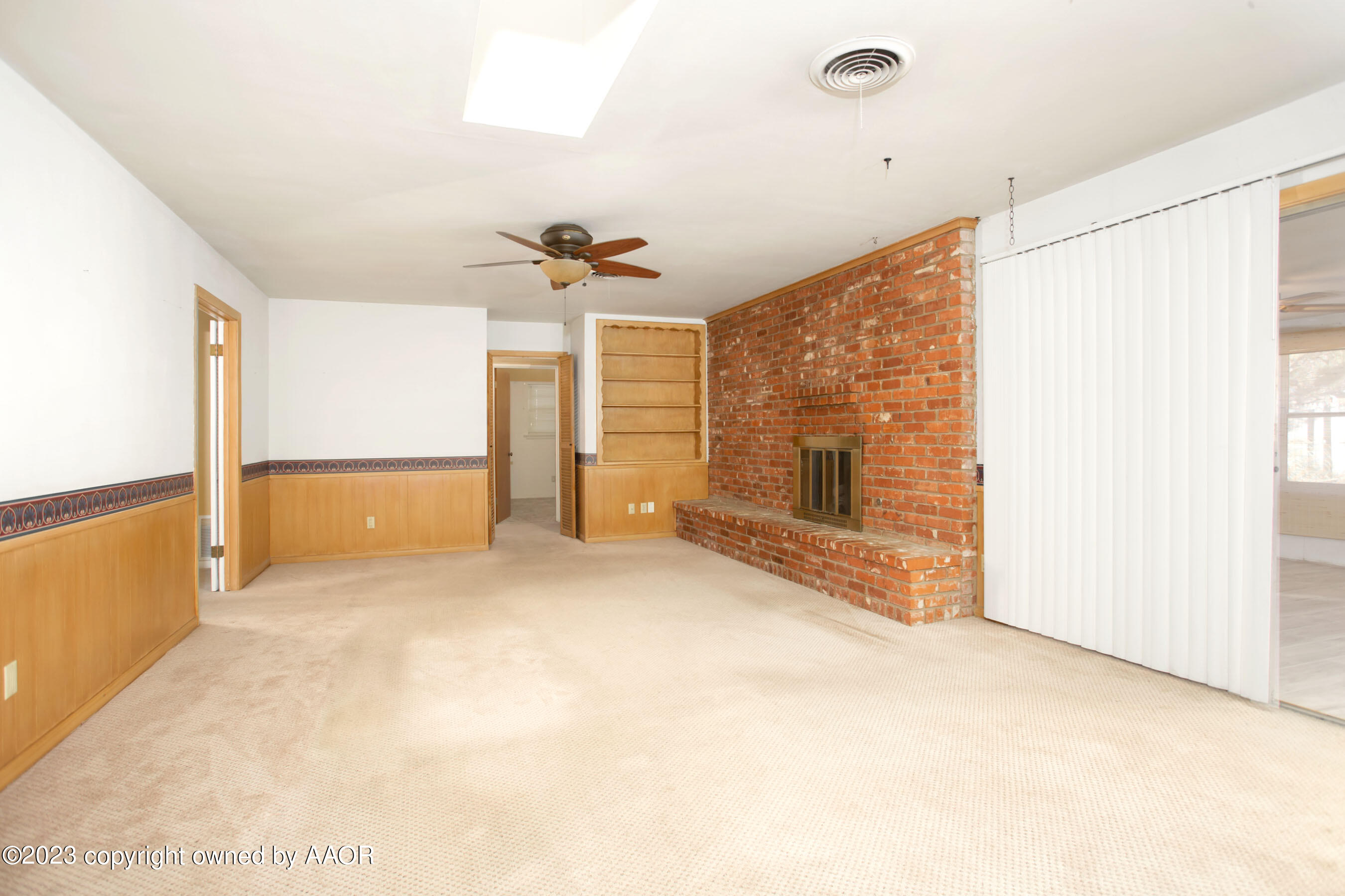 6014 Gainsborough Road Amarillo, TX 79106 - Photo 3 of 25 Living Area 1