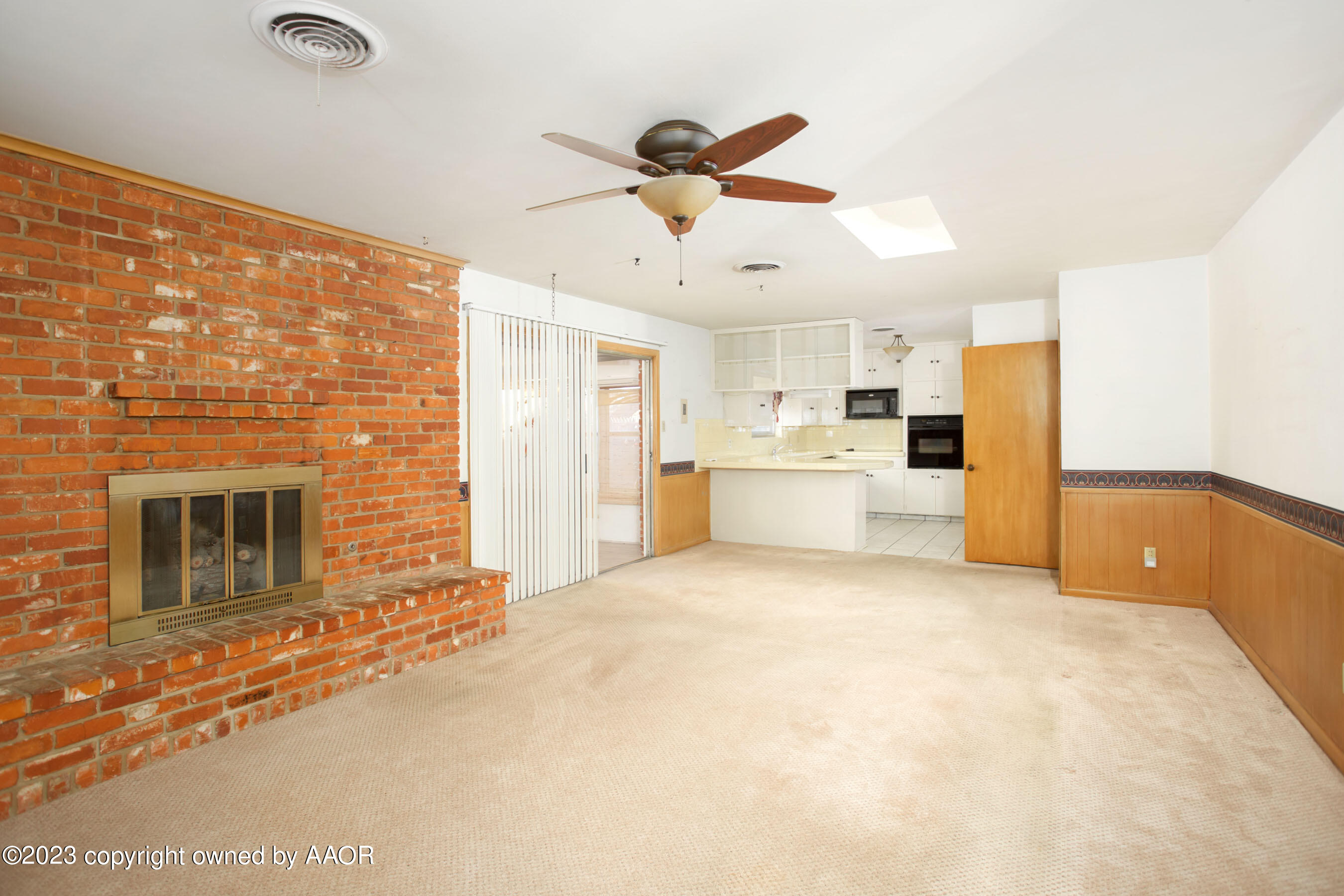 6014 Gainsborough Road Amarillo, TX 79106 - Photo 5 of 25 Living Area 1