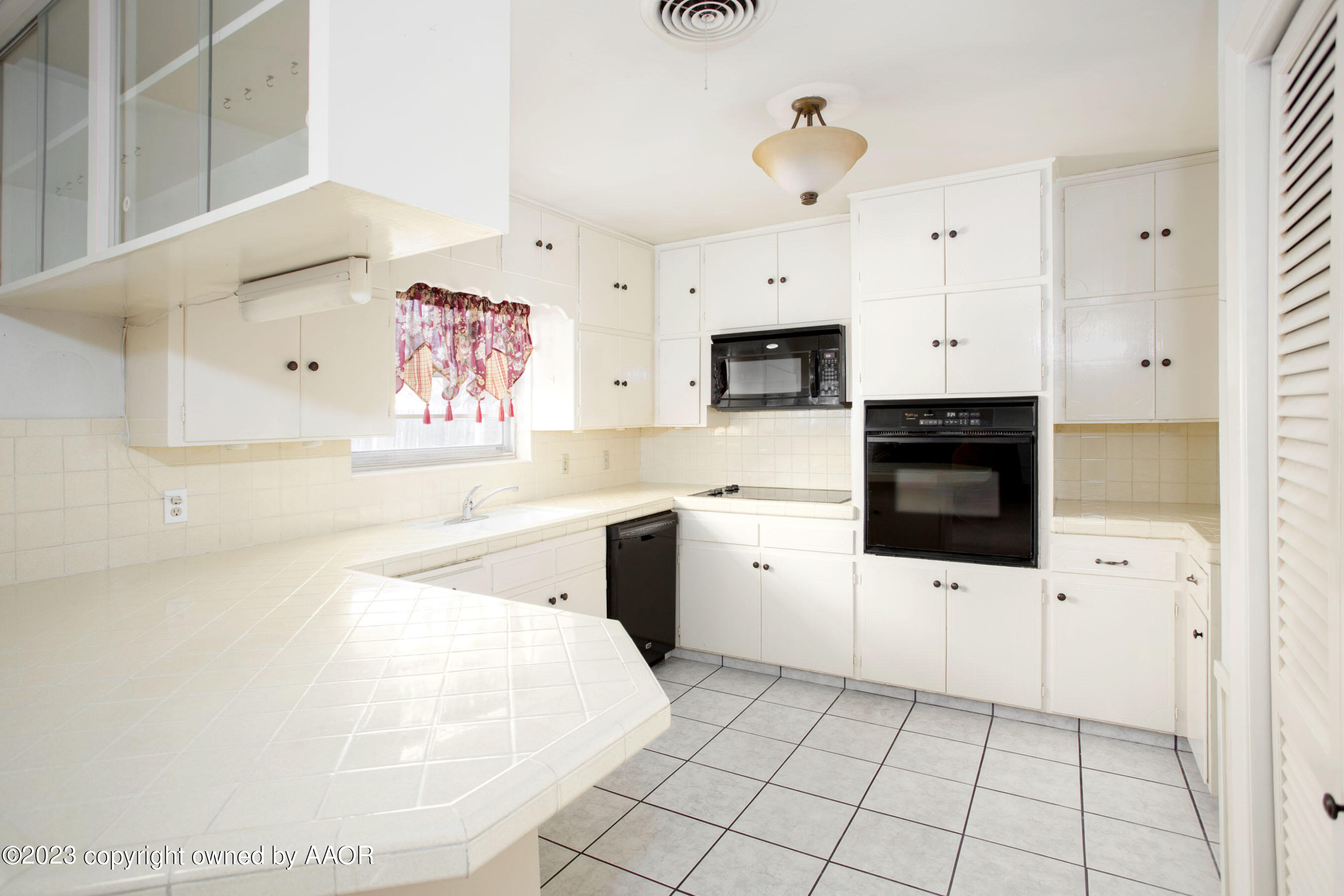 6014 Gainsborough Road Amarillo, TX 79106 - Photo 6 of 25 Kitchen 1