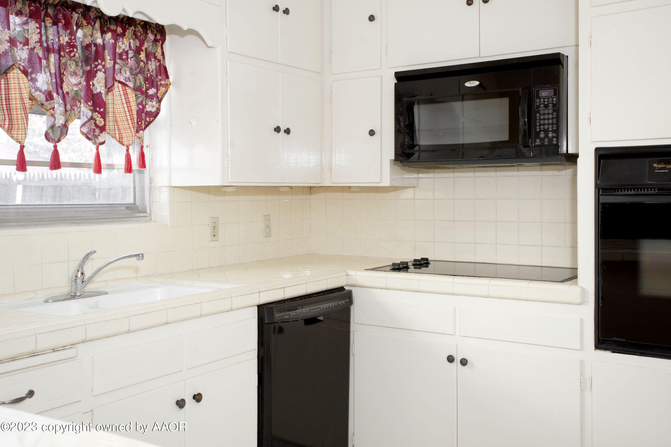 6014 Gainsborough Road Amarillo, TX 79106 - Photo 7 of 25 Kitchen 2