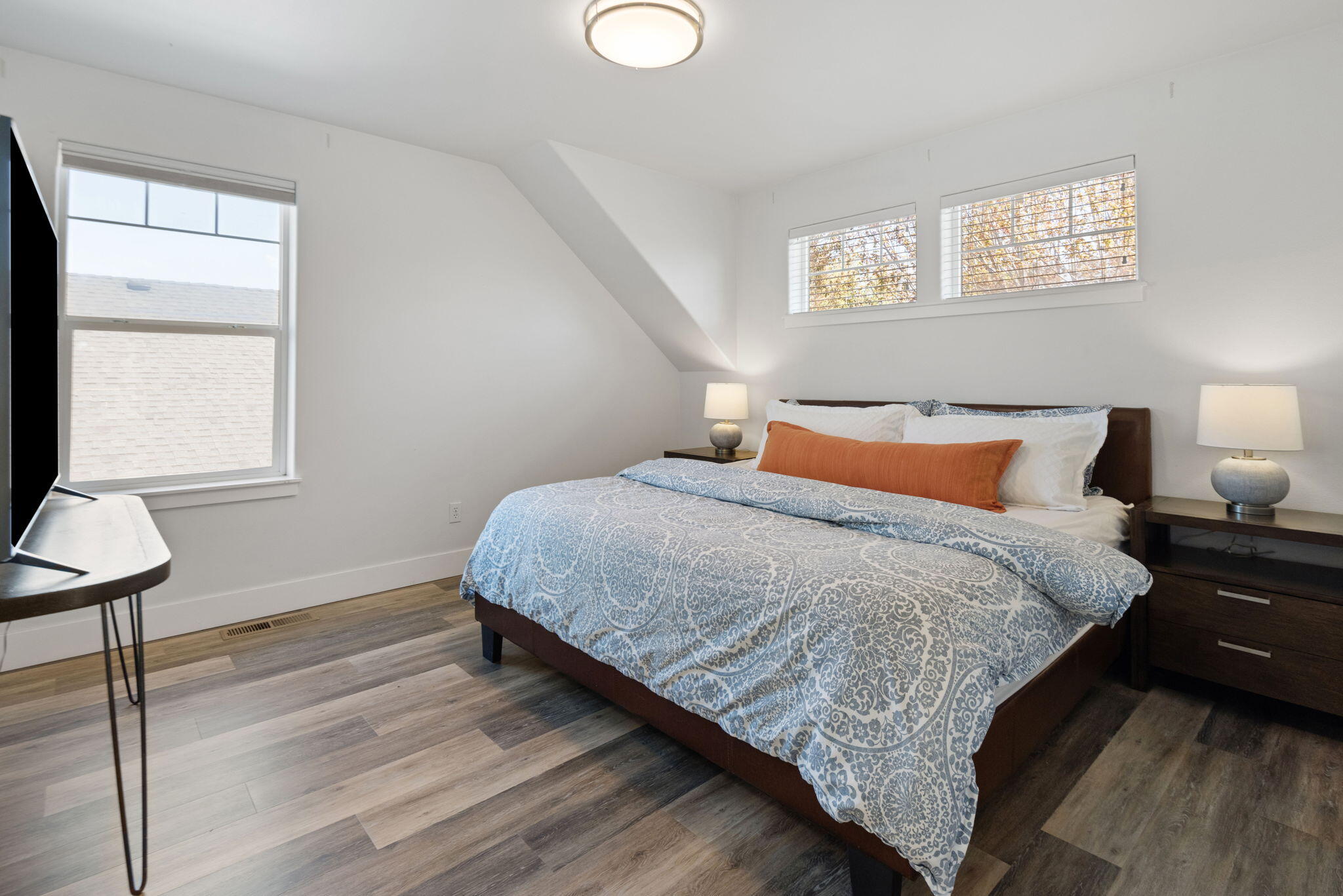 62744 Larkview Road Bend, OR 97701 - Photo 15 of 25 a bedroom with a bed and lamps