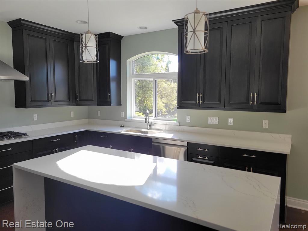 611 Vanderpool Avenue Troy, MI 48083 - Photo 7 of 26 Gallery Image 7
