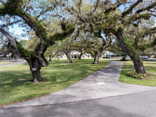 $599,900 | 1132 Riverbend Drive, LaBelle, FL 33935