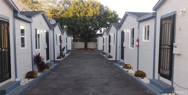 a view of a house with a backyard