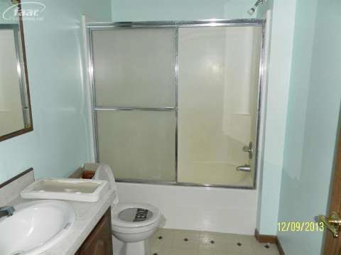 5127 West Carpenter Road Flint, MI 48504 - Photo 9 of 12 20388908-8.JPG