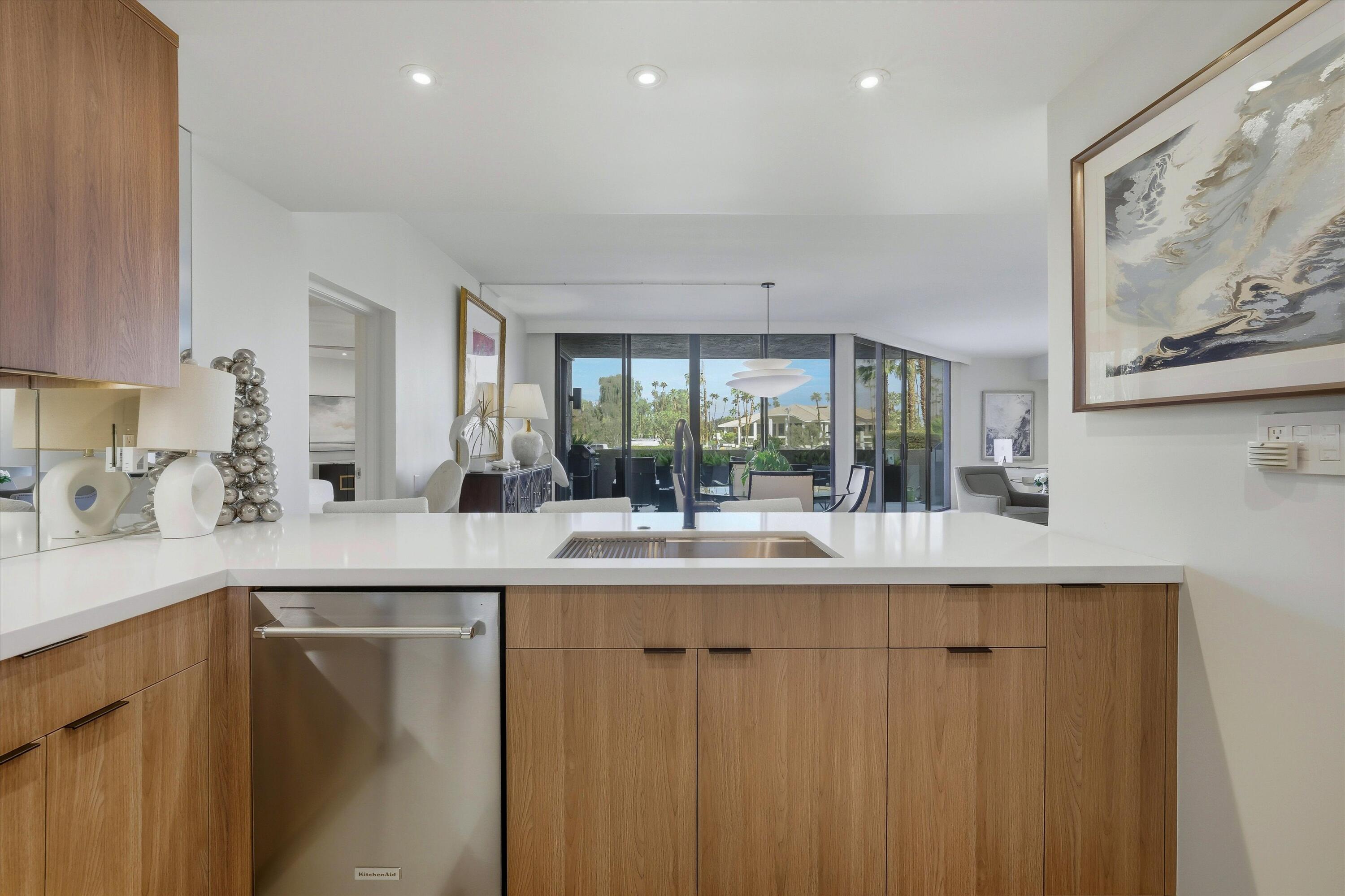 910 Island Drive, Unit 110 Rancho Mirage, CA 92270 - Photo 18 of 30 20-103903844