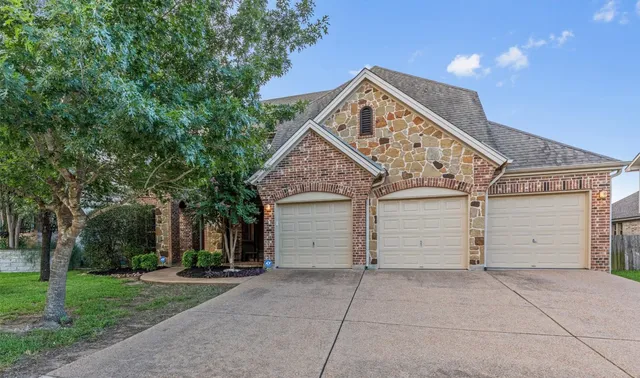 a view of a house with a yard and garage