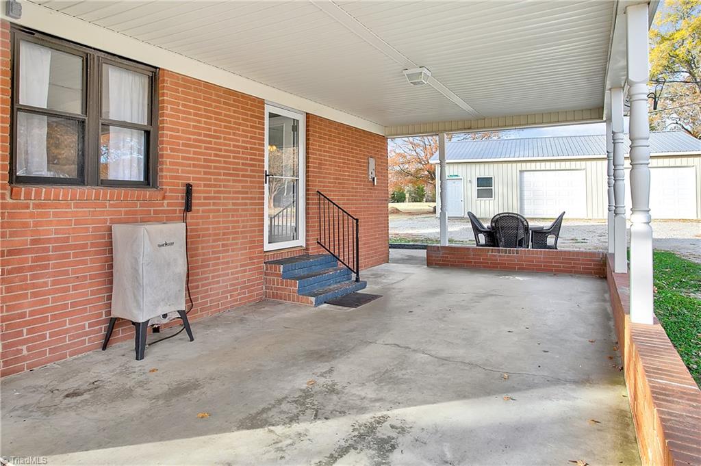 429 Lake Leonard Road Lexington, NC 27295 - Photo 4 of 28 Gallery Image 4