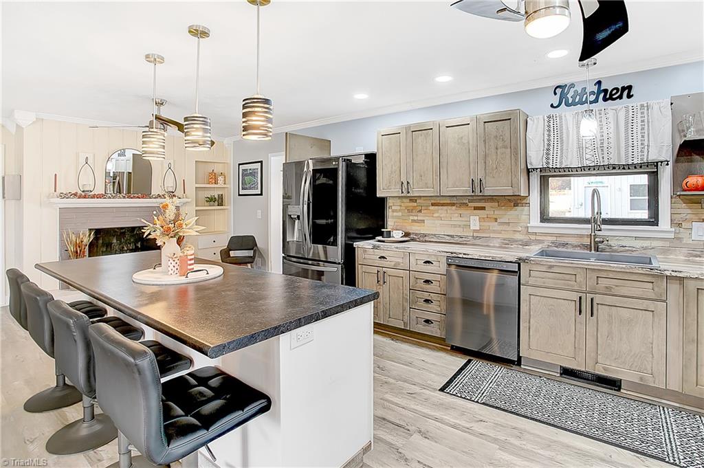 429 Lake Leonard Road Lexington, NC 27295 - Photo 6 of 28 Gallery Image 6
