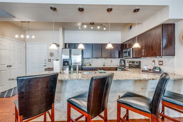 $1,900 | 3102 Kings Road, Unit 3103, Dallas, TX 75219