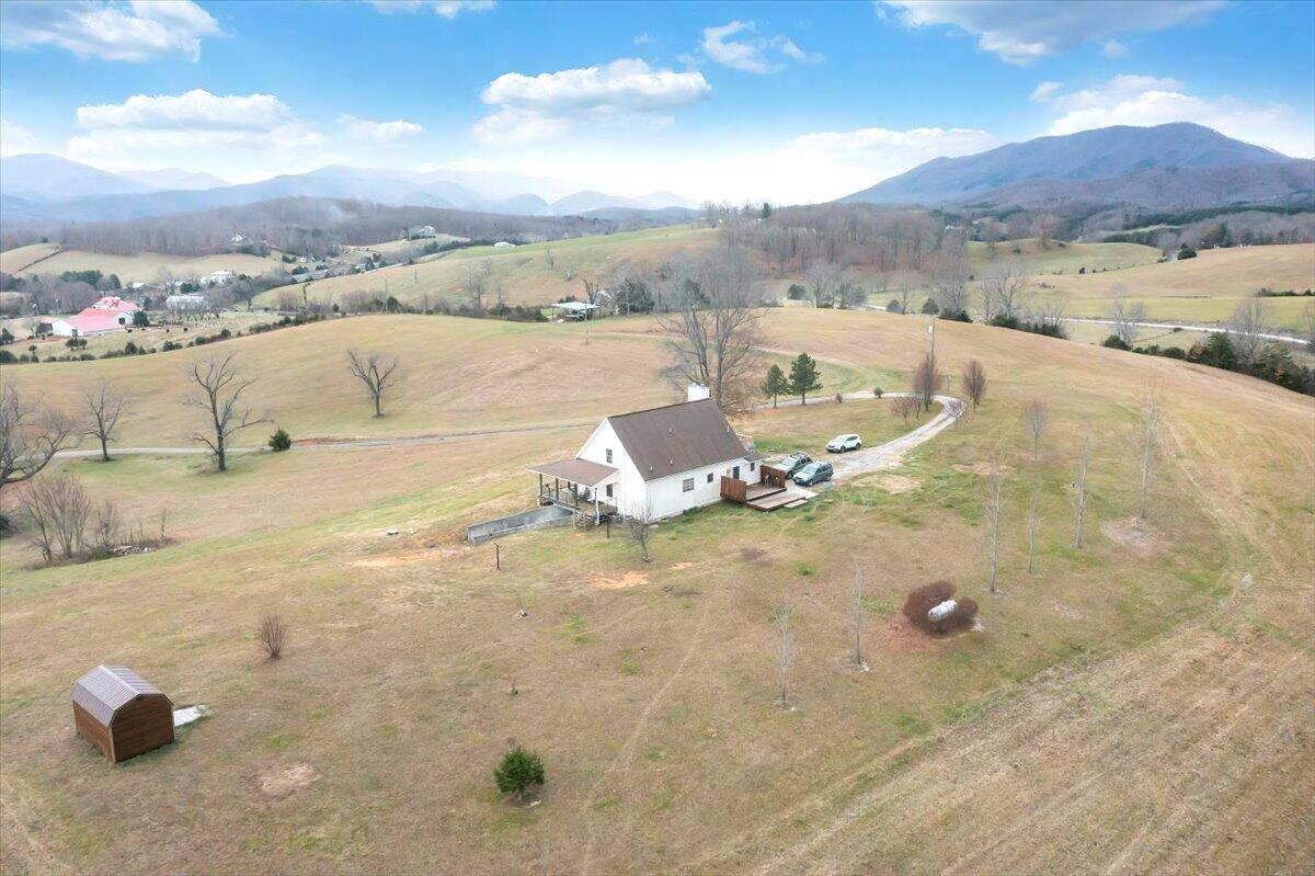 4809 Frontage Road Buchanan, VA 24066 - Photo 4 of 44 06-DJI_0994