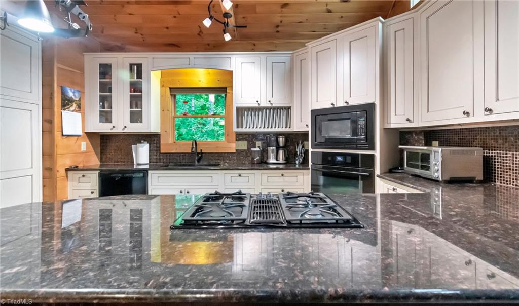 1625 Staghorn Road Purlear, NC 28665 - Photo 11 of 50