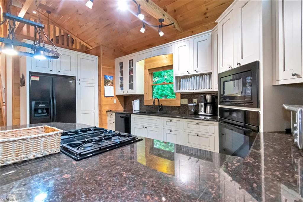 1625 Staghorn Road Purlear, NC 28665 - Photo 12 of 50