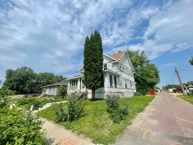$179,500 | 407 South Minnesota Street, Redwood Falls, MN 56283