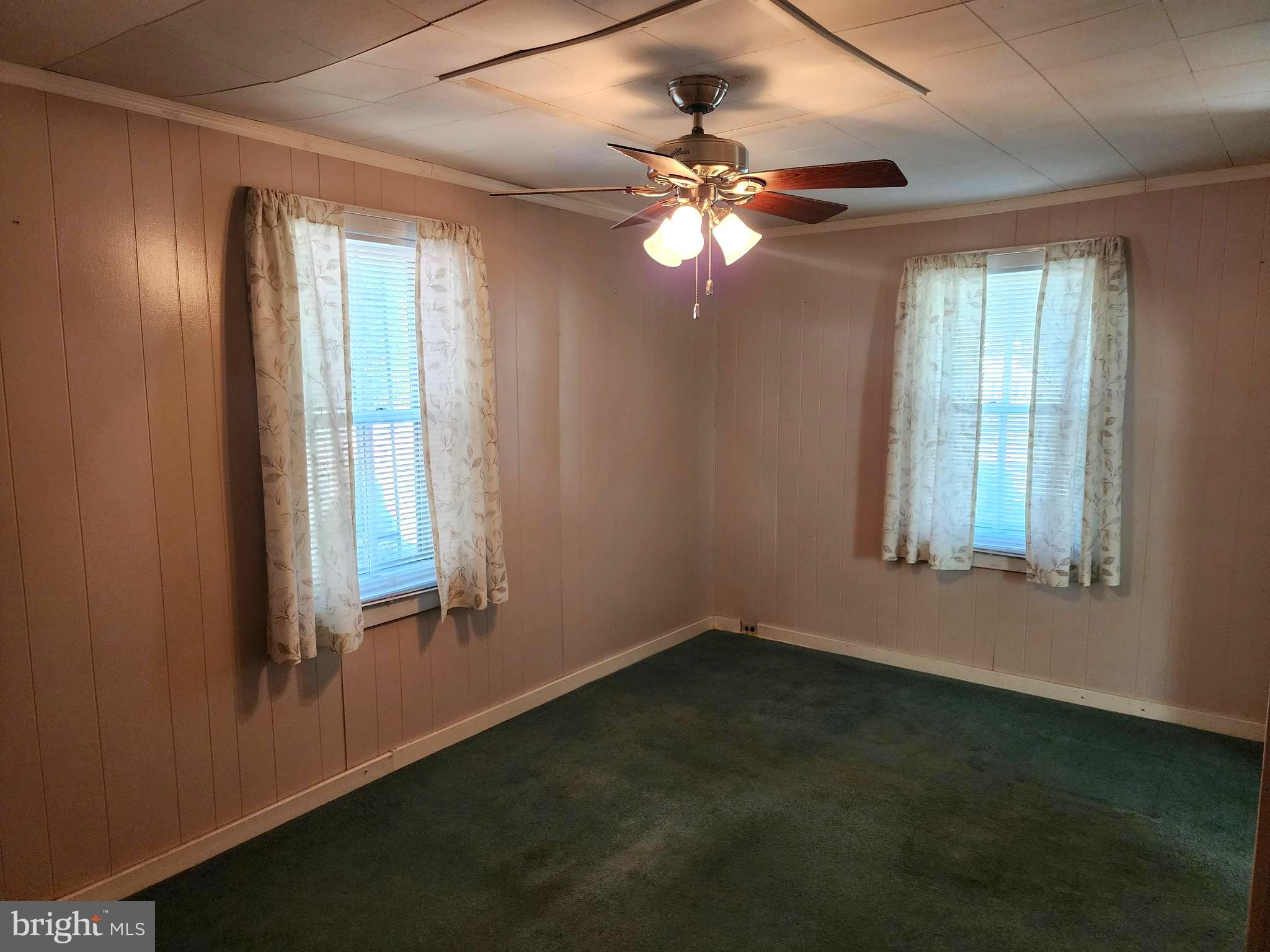 14403 Ellerslie Road Ellerslie, MD 21529 - Photo 20 of 34 an empty room with windows and fan