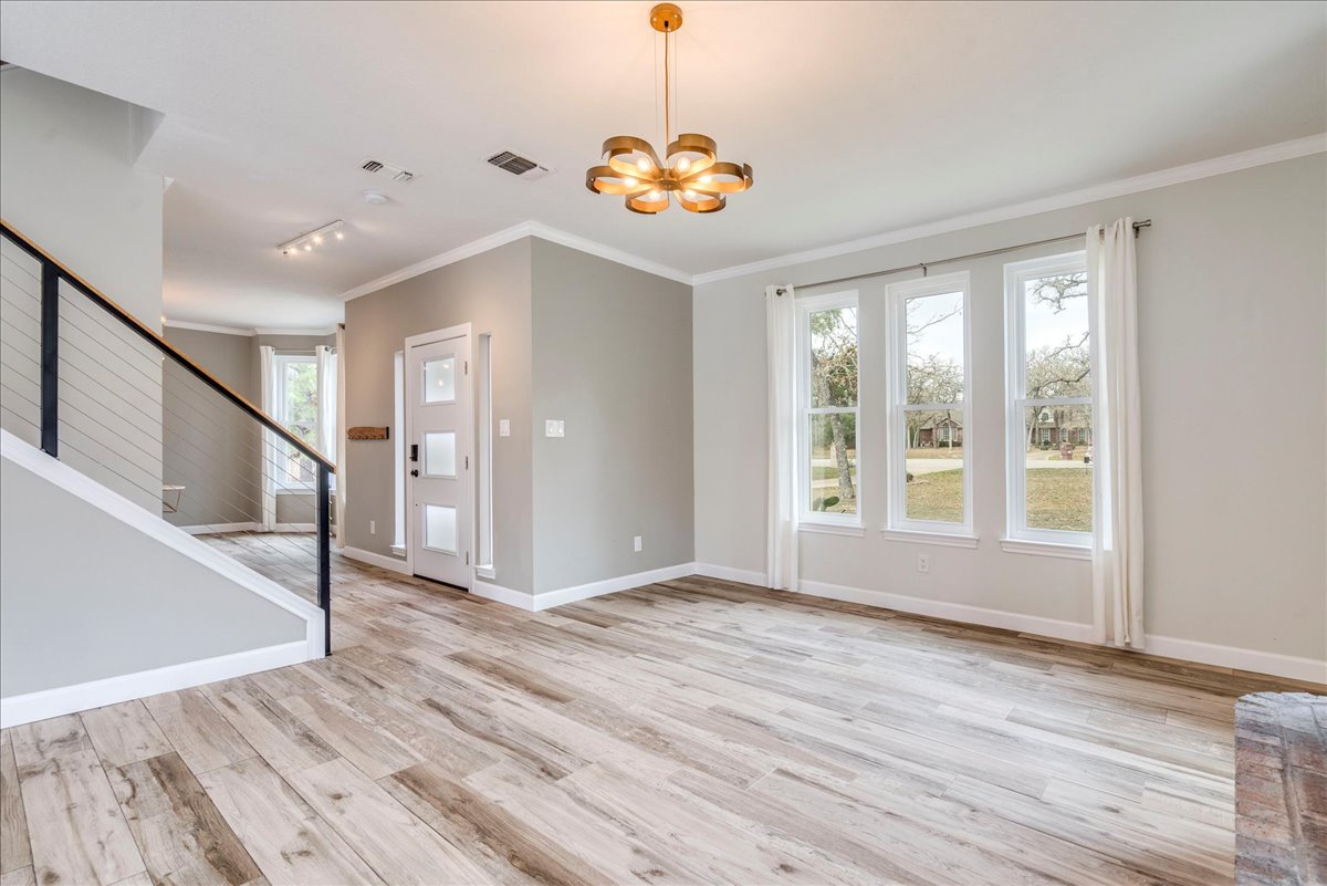 171 Pin Oak Crossing Elgin, TX 78621 - Photo 10 of 39 Unfurnished living room