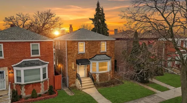 $279,900 | 10111 South Eberhart Avenue, Chicago, IL 60628