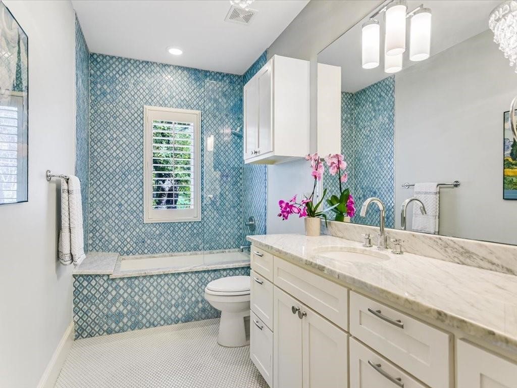 800 Rosedale Terrace, Unit B Austin, TX 78704 - Photo 17 of 40 Beautifully appointed hall bath for second bedroom.
