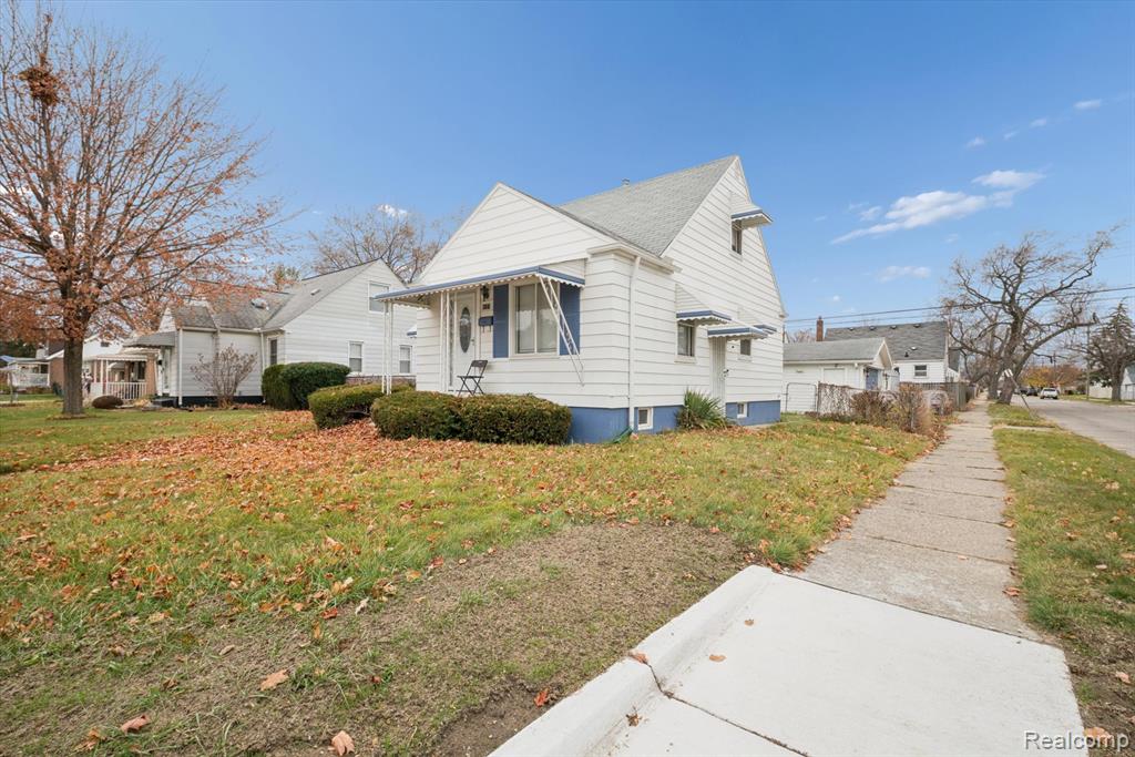 8157 Stephens Center Line, MI 48015 - Photo 1 of 17